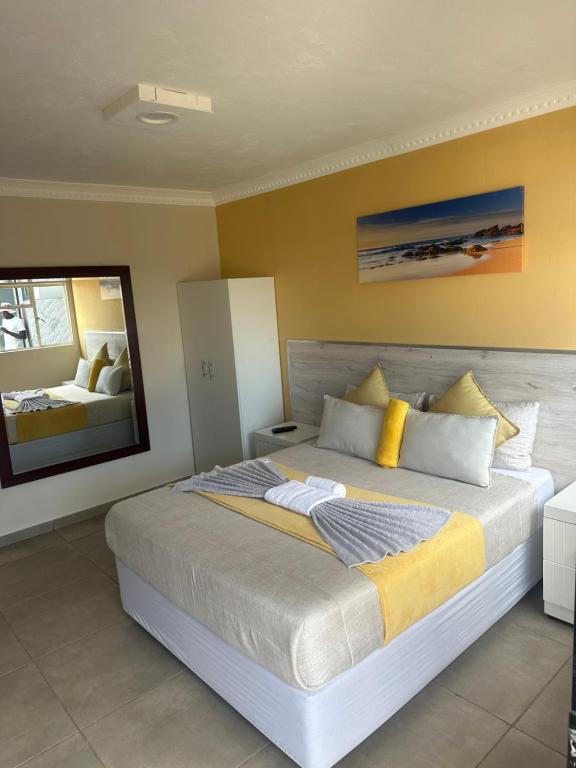 Ένα ή περισσότερα κρεβάτια σε δωμάτιο στο Chirute guest lodge