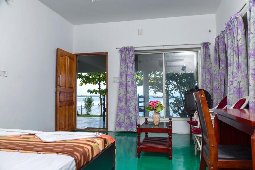 Postel nebo postele na pokoji v ubytování Orchid Lake View Homestay