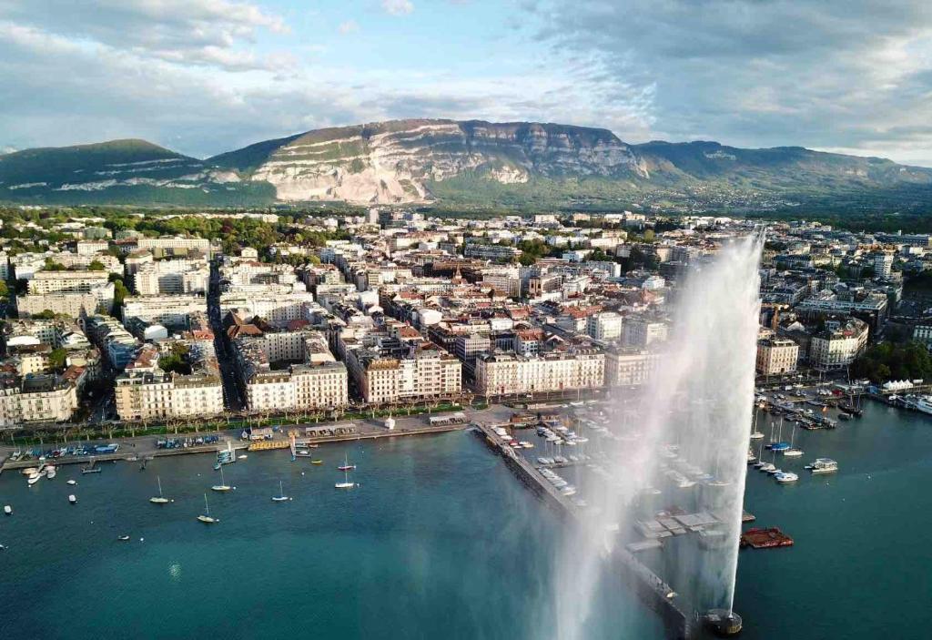 Afbeelding uit fotogalerij van Luxury Apartment in Central Geneva in Genève