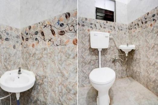 Dos imágenes de un baño con inodoro y lavabo. en Royal inn, en Patna