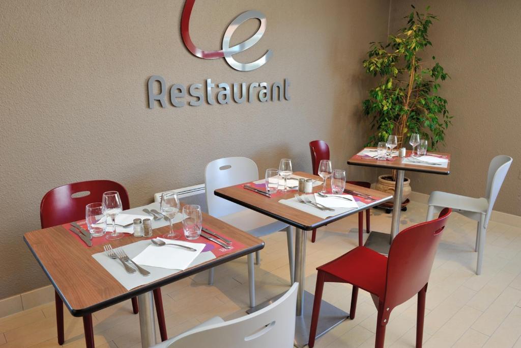 Restaurace v ubytování Campanile Hotel Beauvais