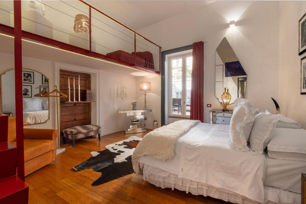 San Teodoro Apartment with Private Terrace Chiaia