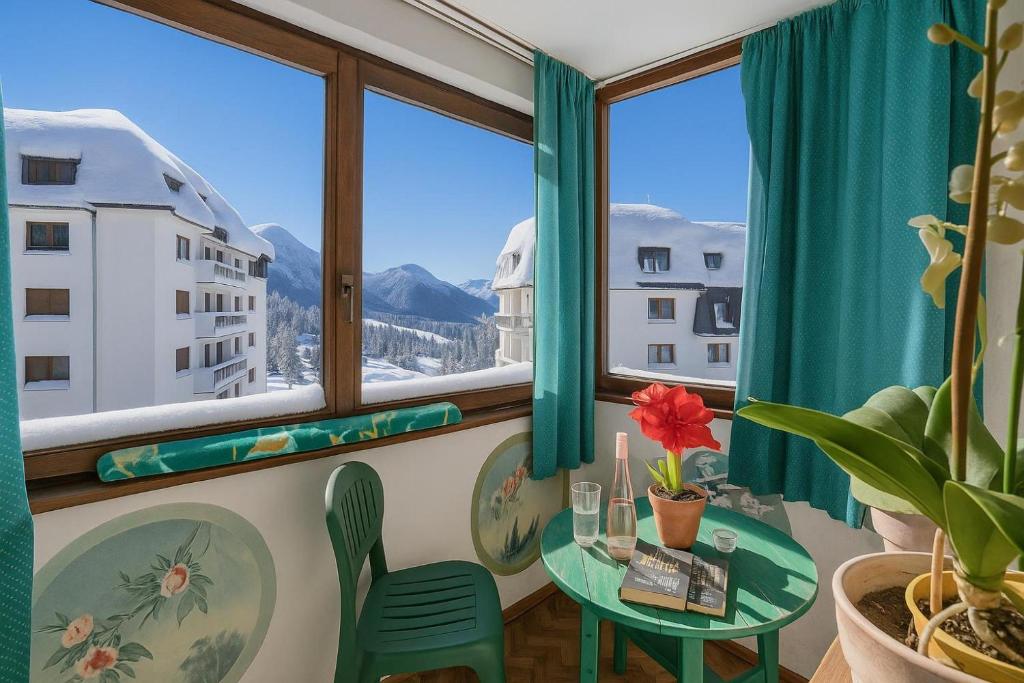 En generel udsigt til bjerge eller udsigt til bjerge taget fra lejligheden