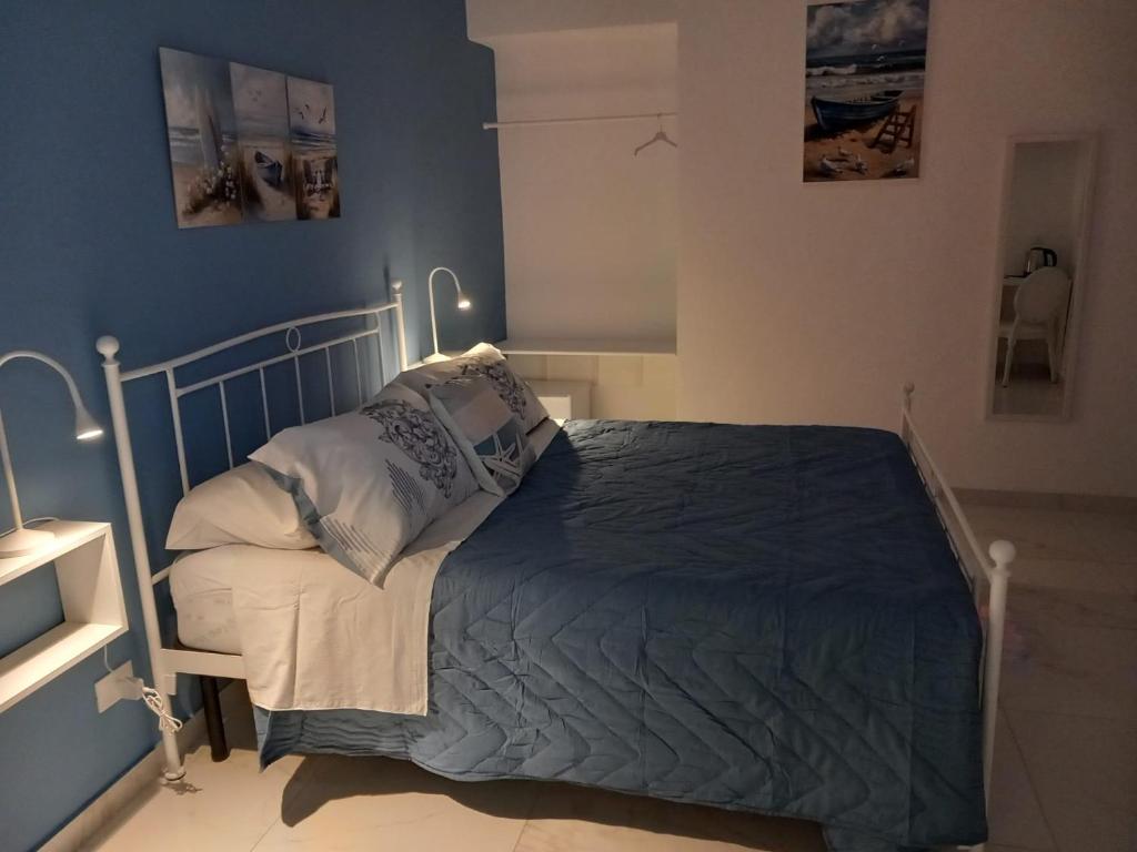 Postel nebo postele na pokoji v ubytování MaMmaRosa Ortigia, historic city of Syracuse