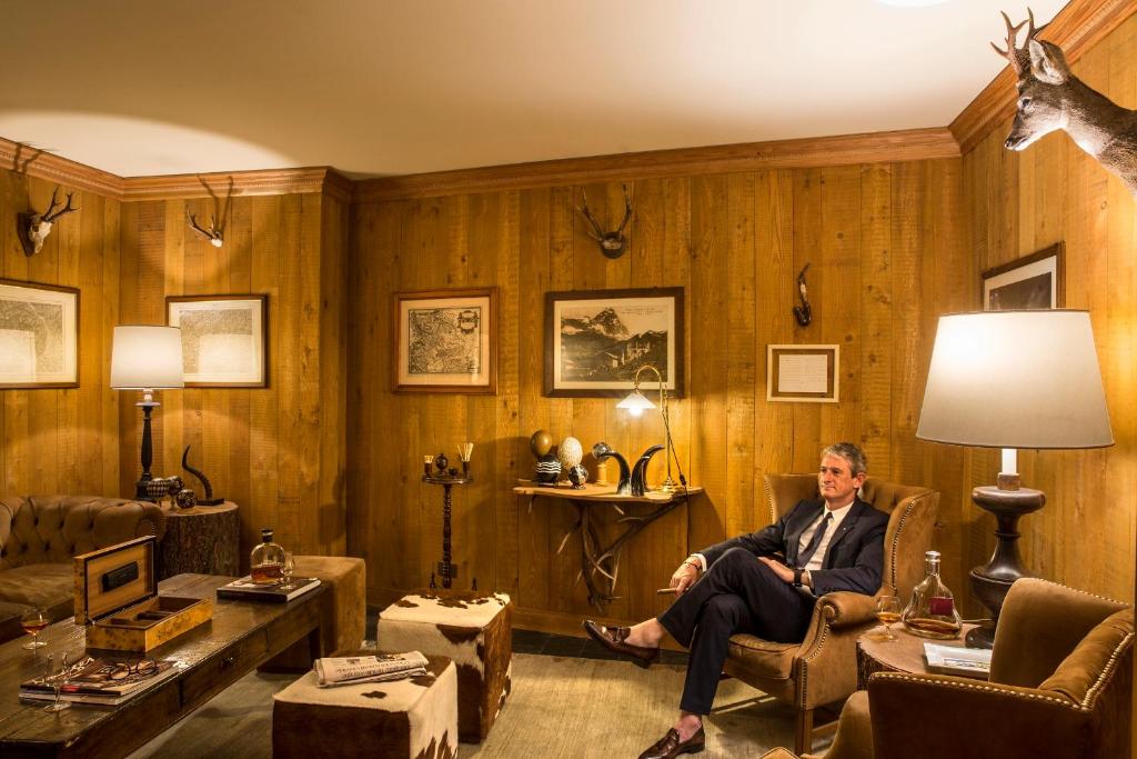 Posezení v ubytování Hotel Hermitage Relais & Châteaux