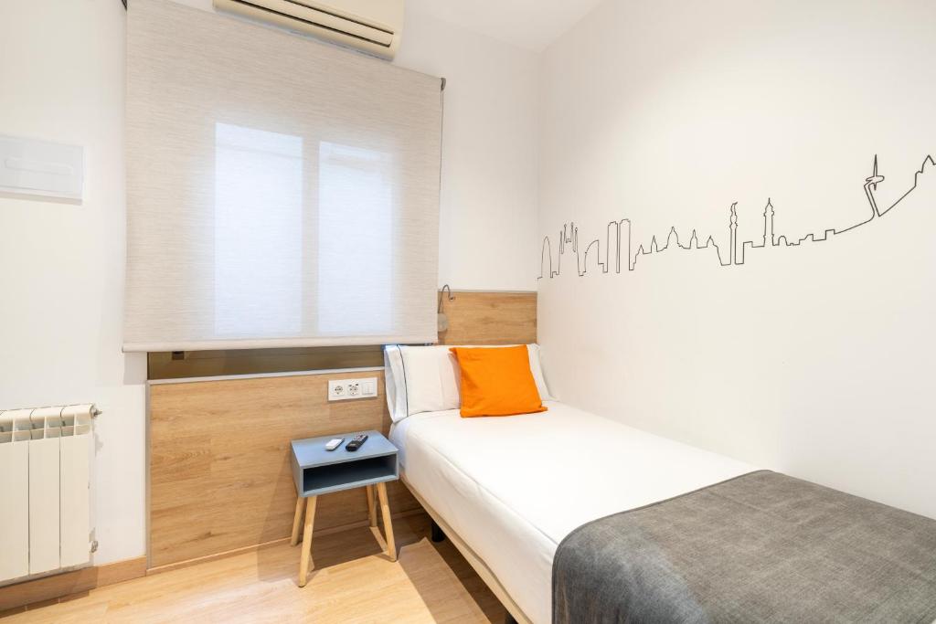 Hostal Sans - Single Room