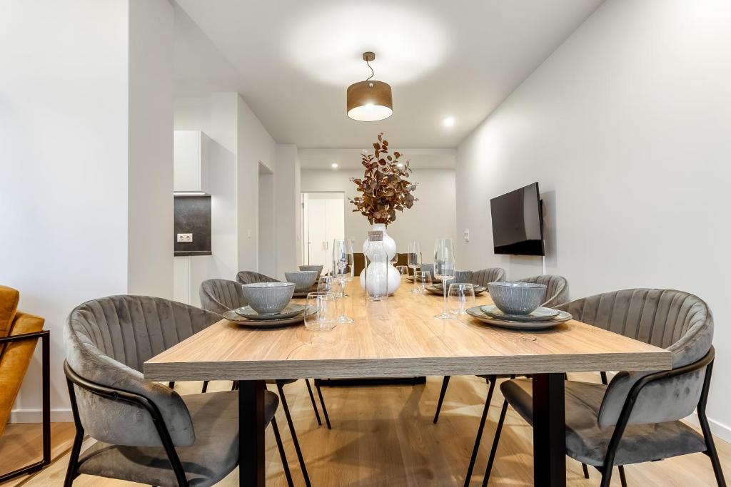 a dining room with a table and chairs at EIR Apartments by Heimaleiga in Reykjavík