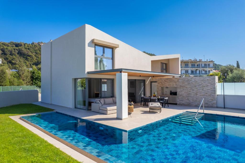 Bazén v ubytování Alma Luxury Villas nebo v jeho okolí