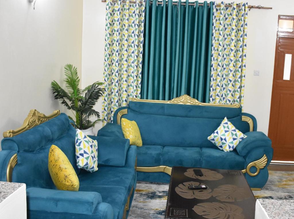 Posezení v ubytování Rukeja-PKK Homestays Nanyuki Town