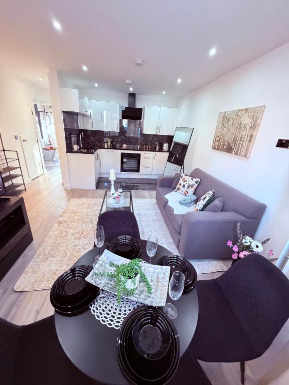 a living room with a table and a couch at Cozy Escape Garden Flat in Birmingham