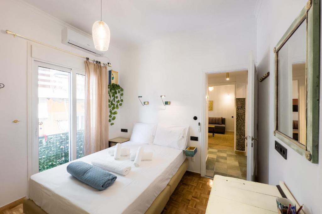 En eller flere senge i et værelse på Vintage Apt next to Acropolis