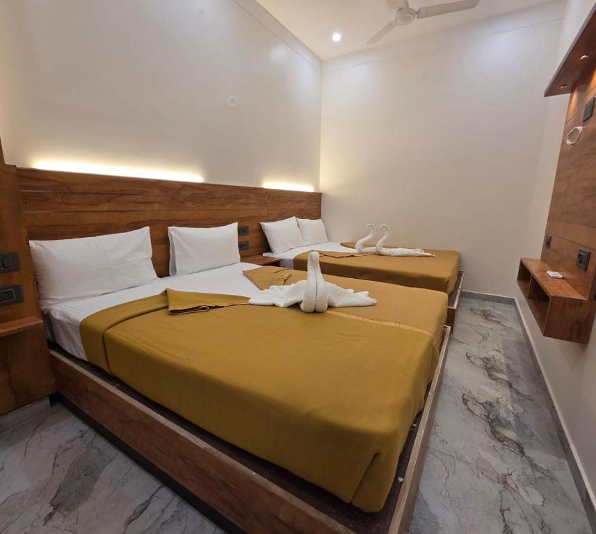 Postel nebo postele na pokoji v ubytování Hotel Ponrayar