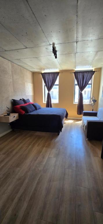 Postel nebo postele na pokoji v ubytování Ebbies Place