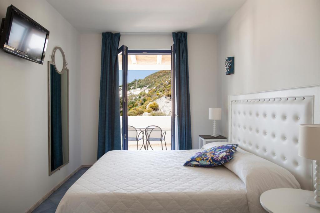 Postel nebo postele na pokoji v ubytování Hotel Cutimare - Aeolian Charme