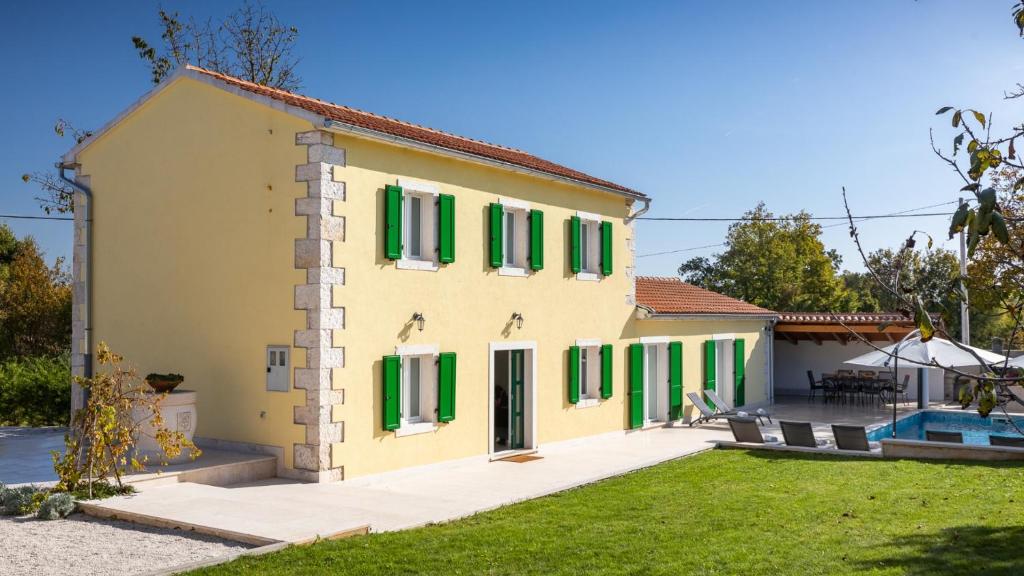 Πισίνα στο ή κοντά στο Family villa Corticum Otium with pool in Tinjan