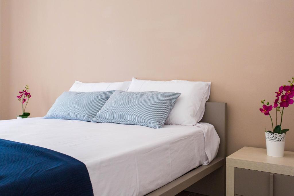 Postel nebo postele na pokoji v ubytování Politeama Luxury Suites