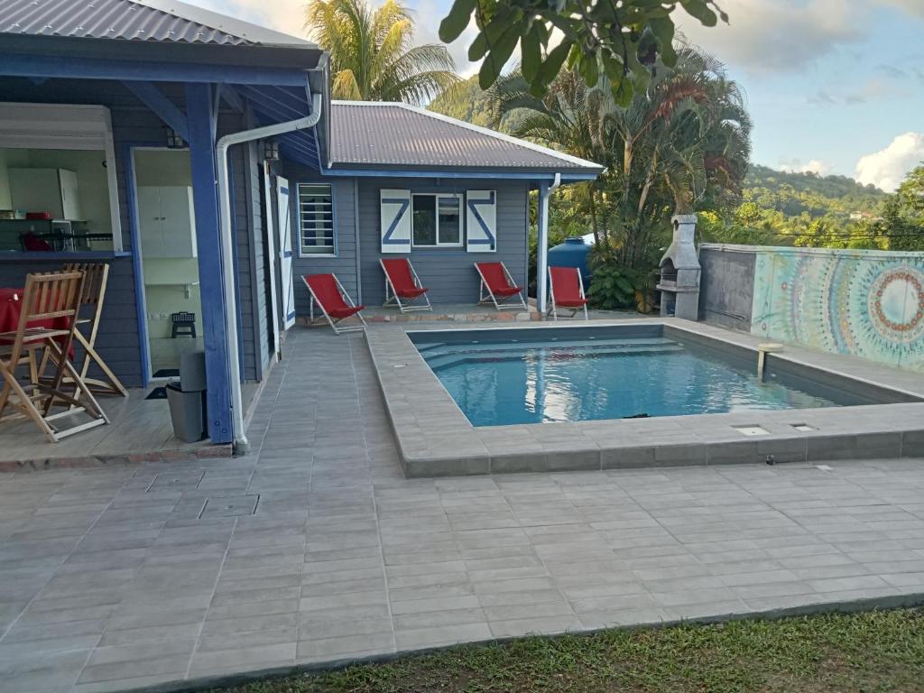 Bazén v ubytování AWMONY'KAZ, Gite à Trois-Rivières GUADELOUPE nebo v jeho okolí