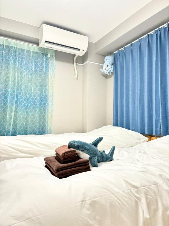 Direct to Narita 9min walk from Kinshicho St Within walking distance of Asakusa and Skytree 50min bus ride to Disneyland 3min walk from the mall