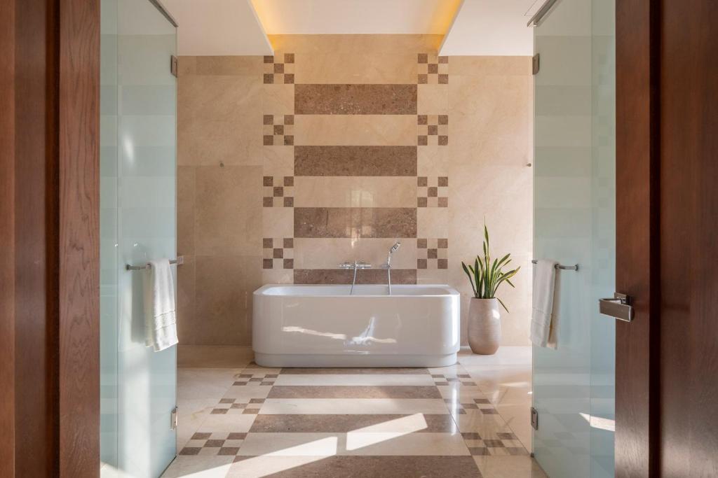 Castell Son Claret - The Leading Hotels of the World - 带阳台的套房