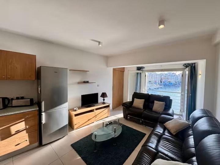 Køkken eller tekøkken på Birgu Seafront 3 Bedroom Apartment