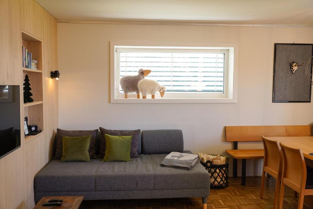 Un lugar para sentarse en Ferienwohnung Am Bach, Riefensberg, Bregenzerwald