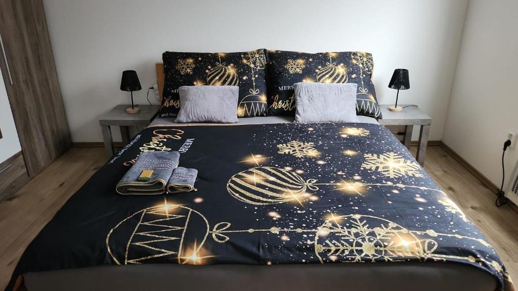 Postel nebo postele na pokoji v ubytování Olšany Home - útulný privátní domek se zahradou a parkováním u Olomouce - private house with garden and parking near Olomouc