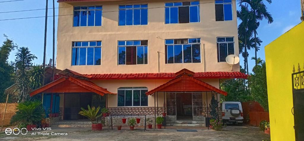 Tòa nhà nơi khách sạn tọa lạc