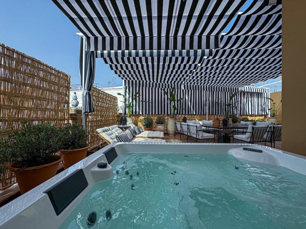 10Pax Terraza minipiscina-jacuzzi Parking free