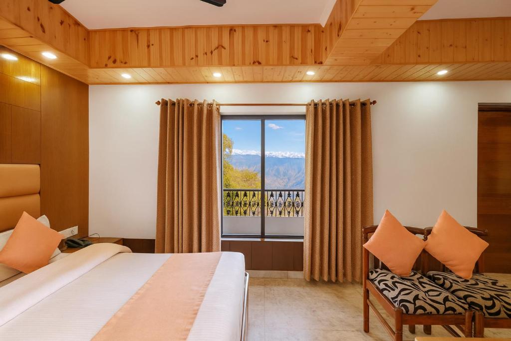 En eller flere senge i et værelse på Mussoorie Residency