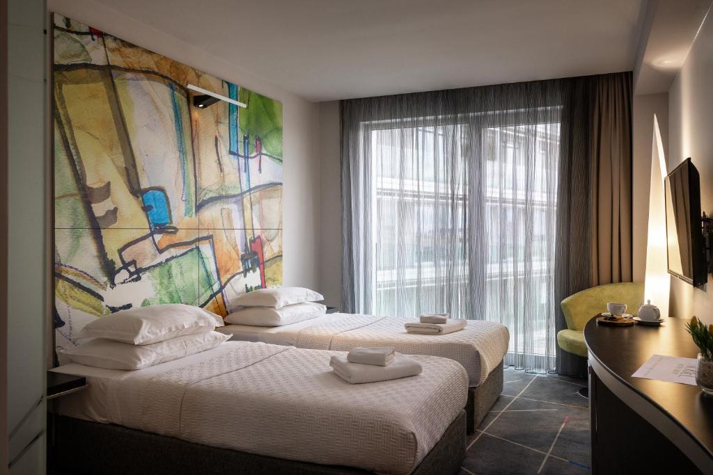 Postel nebo postele na pokoji v ubytování Nobel Zira Hotel