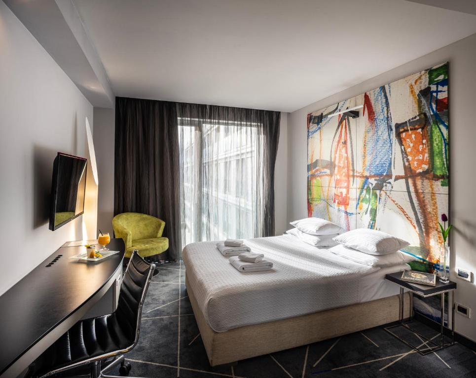 Postel nebo postele na pokoji v ubytování Nobel Zira Hotel