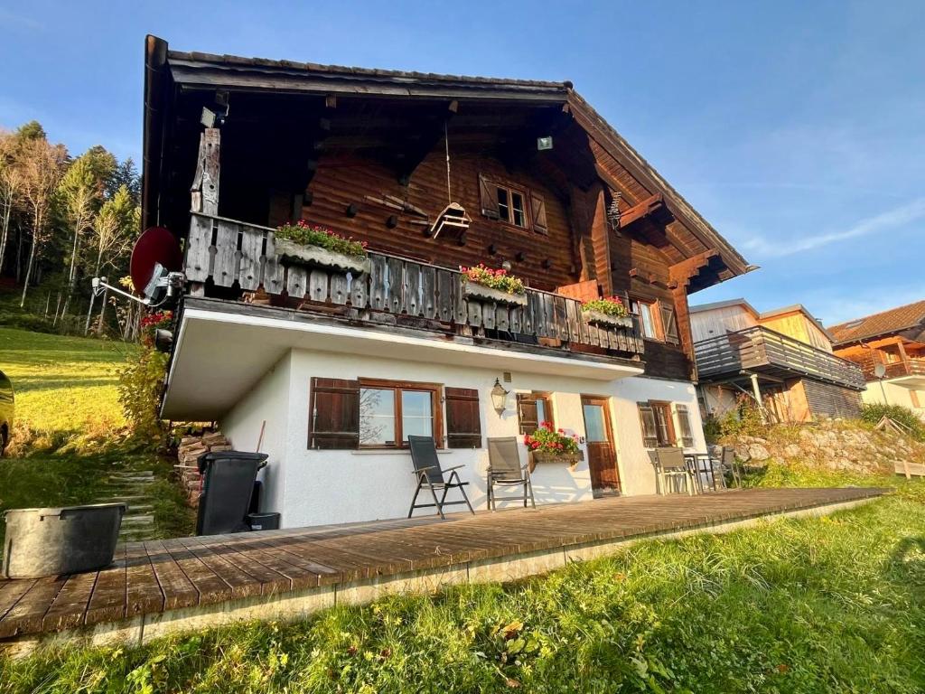 Tòa nhà nơi căn hộ tọa lạc