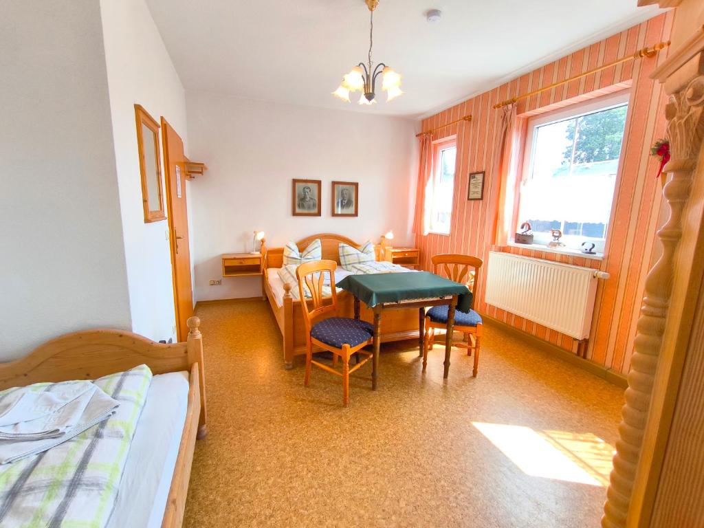 Gasthaus und Hotel Peterhänsel - Chambre Triple