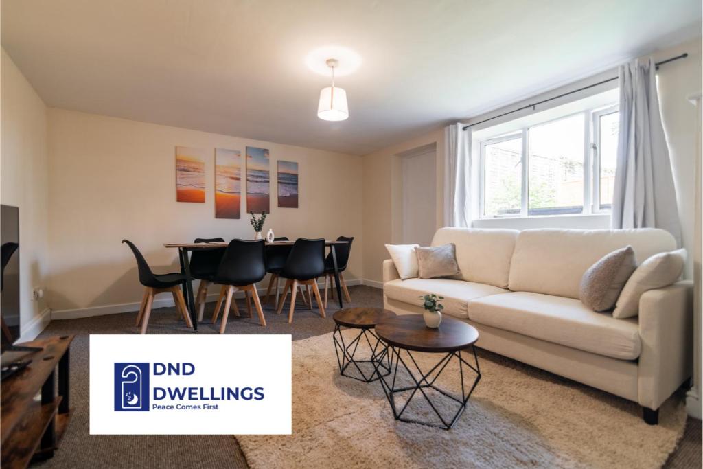 Et opholdsområde på 3 Bedroom Flat by Harbour & Centre with parking