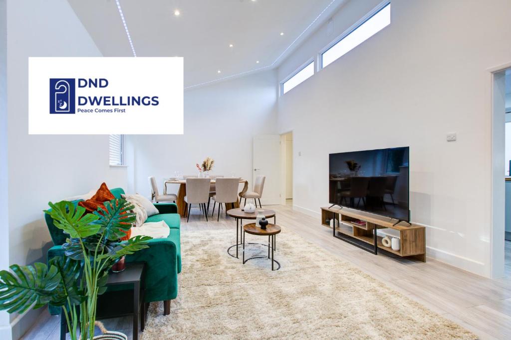 Et tv og/eller underholdning på Sleek 3 Bedroom Home Sleeps 6 with Parking