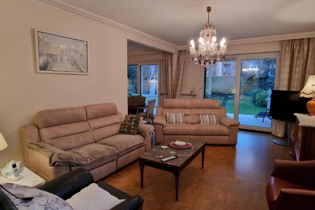 Steps from Basel and Train Spacious 120 m2 Apartment in Saint Louis with Terrace and Garden – photo 11