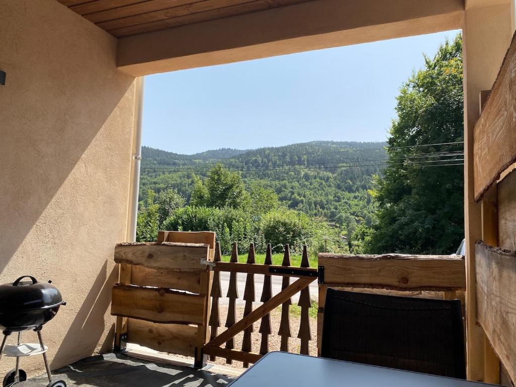 En generel udsigt til bjerge eller udsigt til bjerge taget fra chaletet