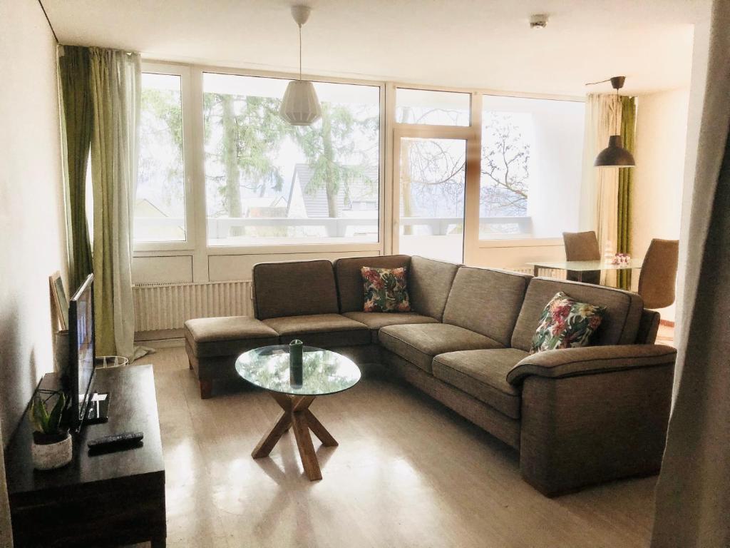 Posezení v ubytování Gemütliches Apartment mit Naturblick für Monteuren