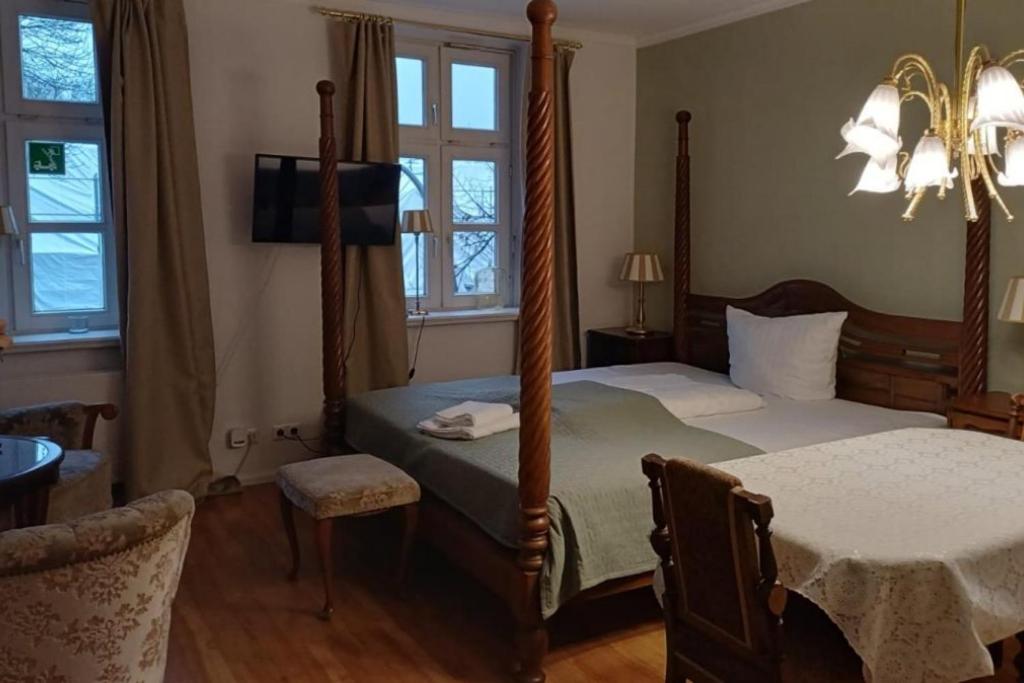 En eller flere senge i et værelse på BoLA Ferienwohnung Hamburg Nr 25 Shabby für 2 Personen, Parkplatz