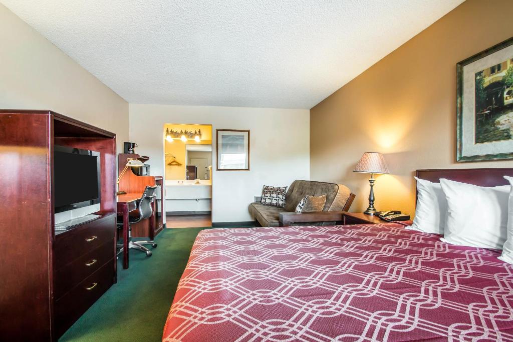 Econo Lodge Springfield I-44 - King Room - Roken