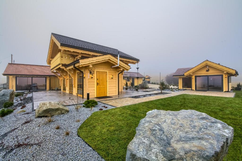 Budova, kde se chata nachází