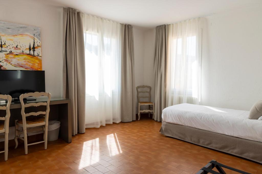 Hôtel Les Lentisques - Dreibettzimmer