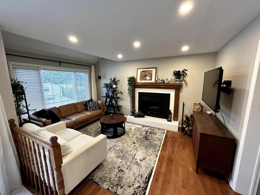 Χώρος καθιστικού στο Large 4BD Home in Orleans with Pool