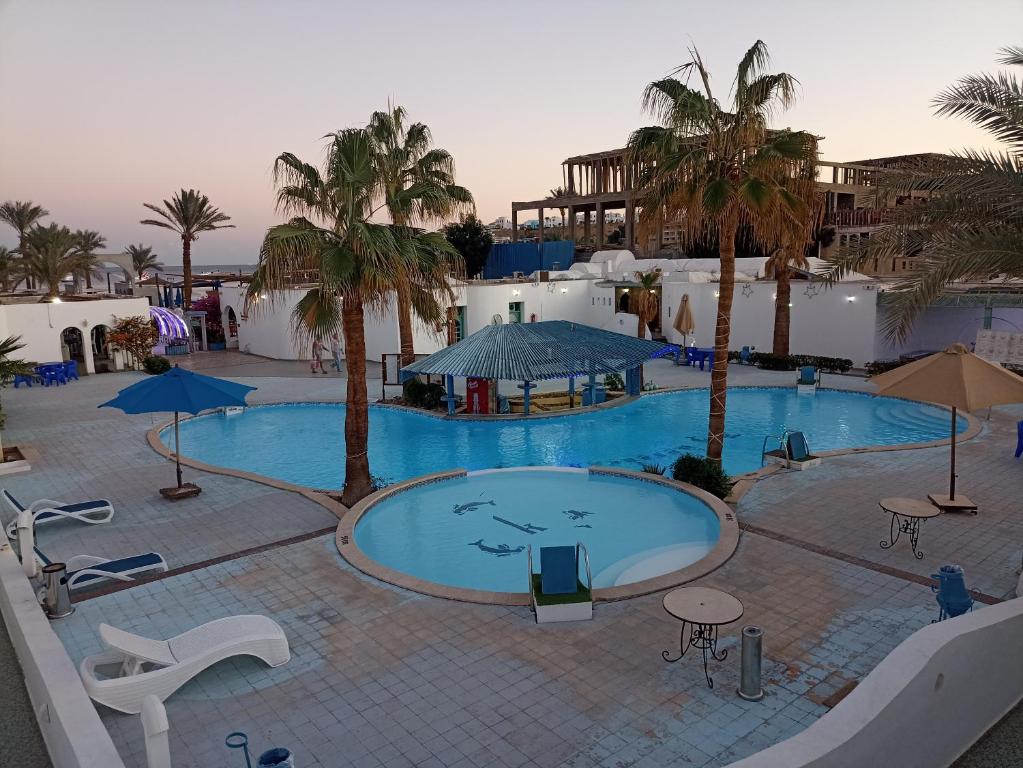 Hồ bơi trong/gần kanabesh hotel