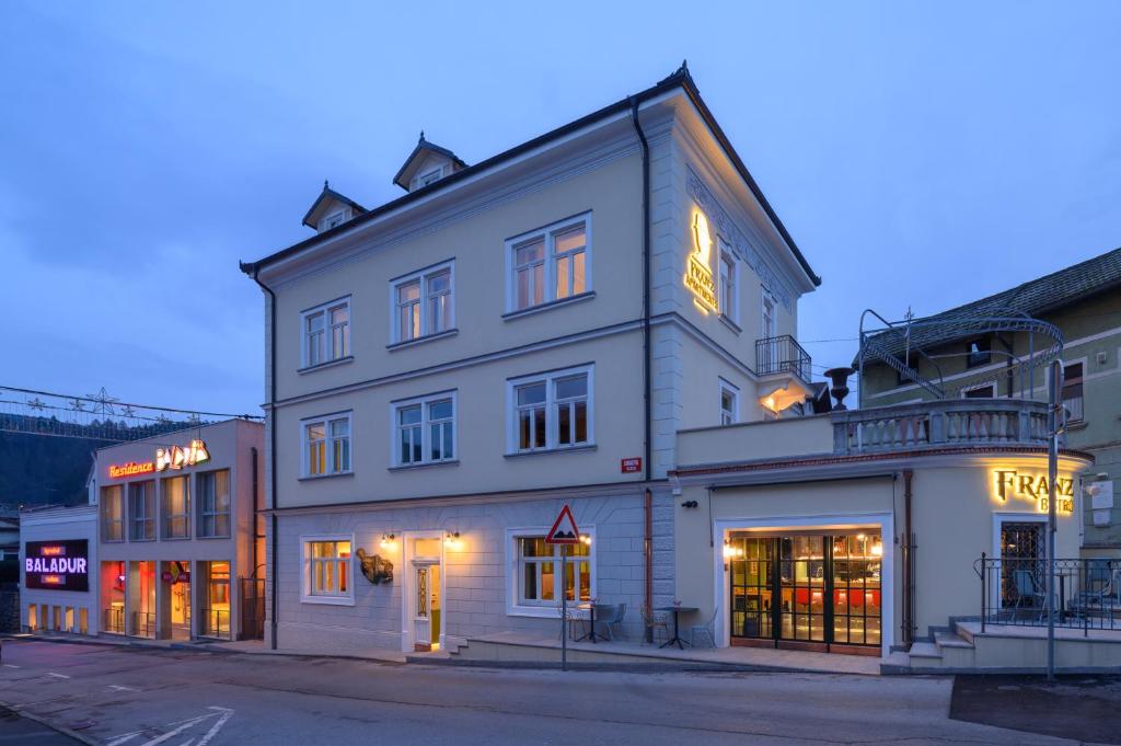 Budova, kde se aparthotel nachází