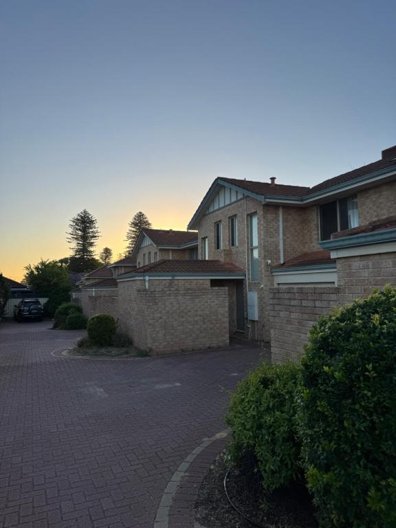 een stenen parkeerplaats voor een huis bij Affordable accommodation in Perth