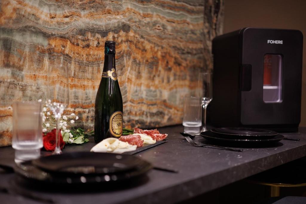 Ποτά στο Suite Dark Luxe - Écran géant de cinéma et jacuzzi