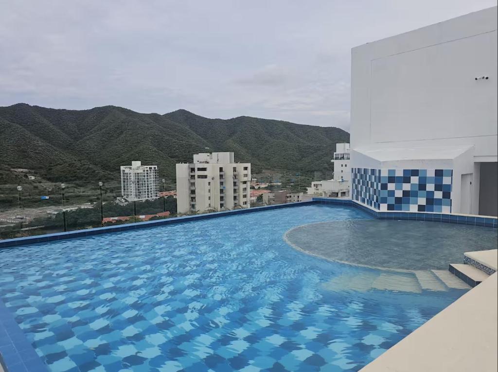 Swimmingpoolen hos eller tæt på Hermoso Apartasuite para estrenar Sky Tower-Rodadero