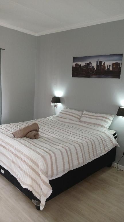 Postel nebo postele na pokoji v ubytování Lagoon Hide Out