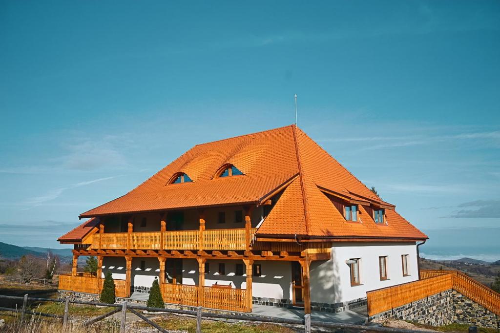 Το κτήριο όπου στεγάζεται  το σαλέ